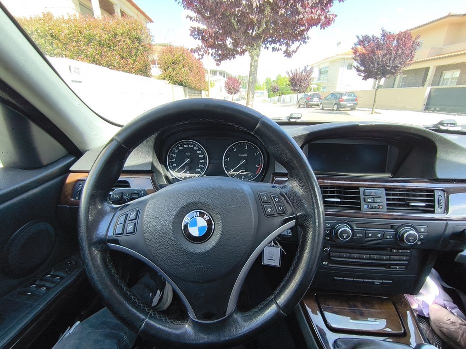 BMW 318D DELUXE (FULL EXTRAS) OBS: carro por legalizar