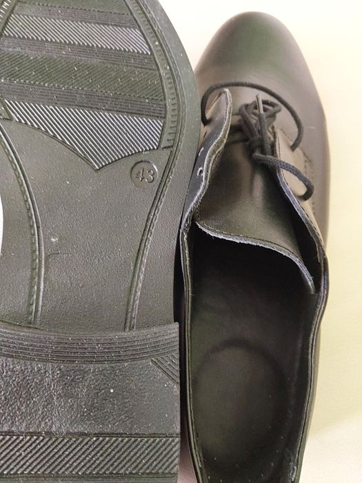 Buty wizytowe nowe 43