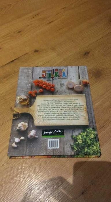 Livro Quatro Estações à mesa com o Pingo Doce