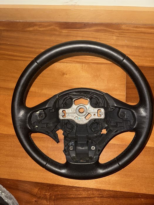 Volante BMW rasgado