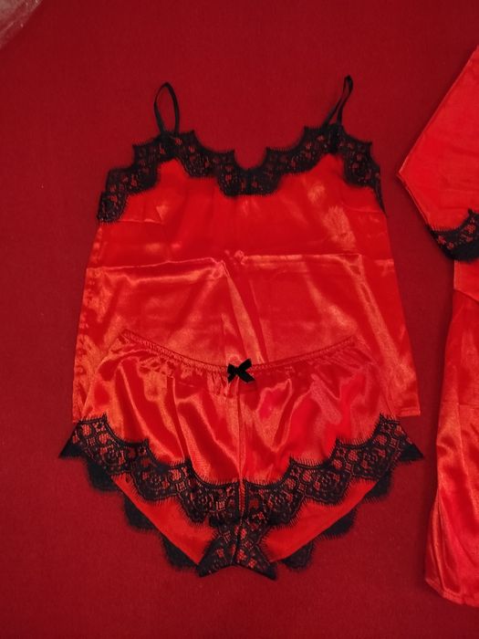 Комплект атласний 44-46р.Халат,майка шорти