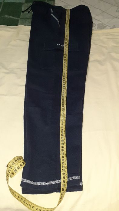 Calça informal/desportiva, algodão resistente, bonita e prática.