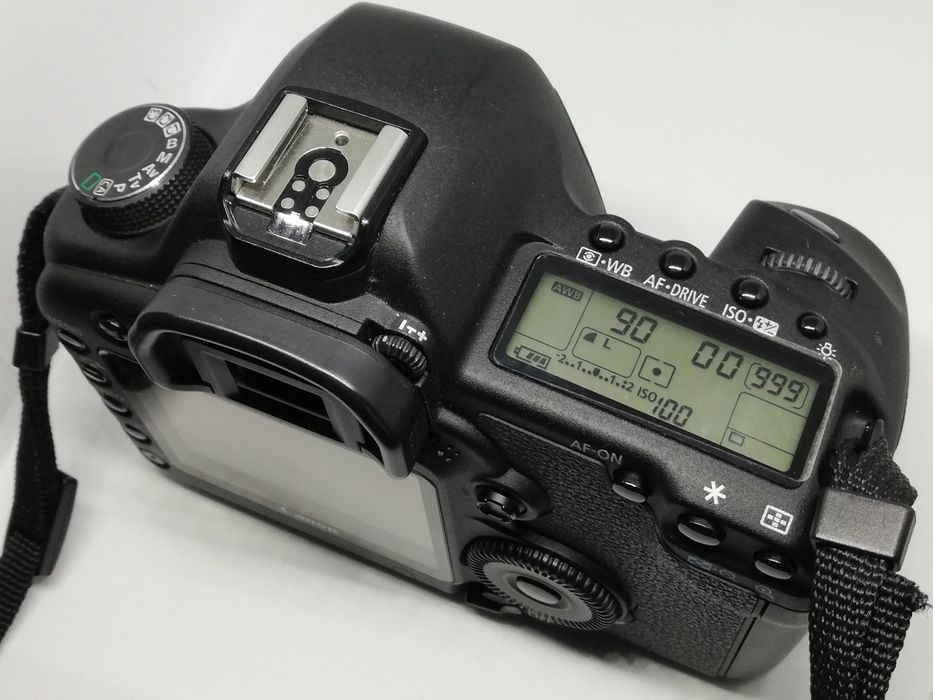 Canon EOS 5D Mark II + Canon EF 28-80mm II (DSLR fullframe profiss.)