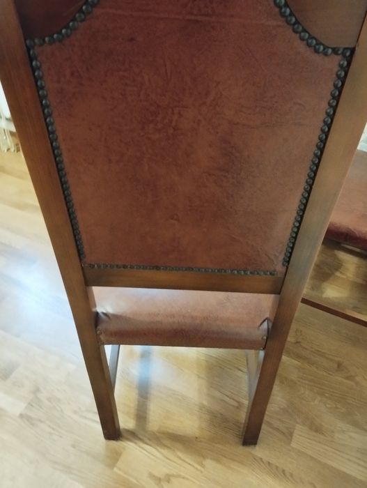 Продам стільці шкіряні
