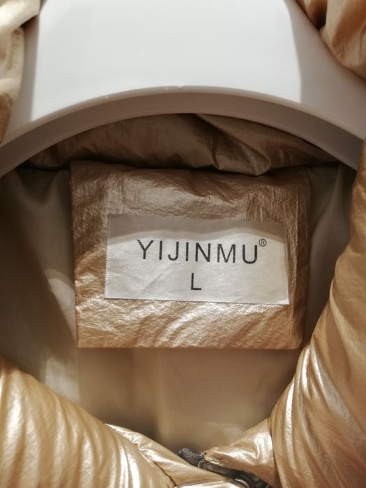 Kurtka Yijinmu butikowa stalowo złota