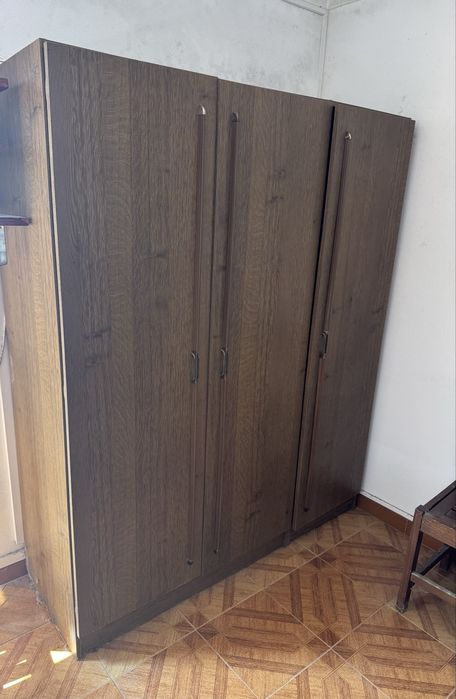 Mobilia de quarto + Secretária
