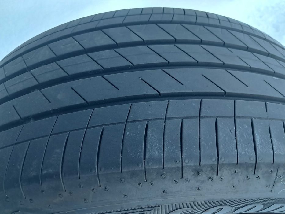 Шина автомобільна