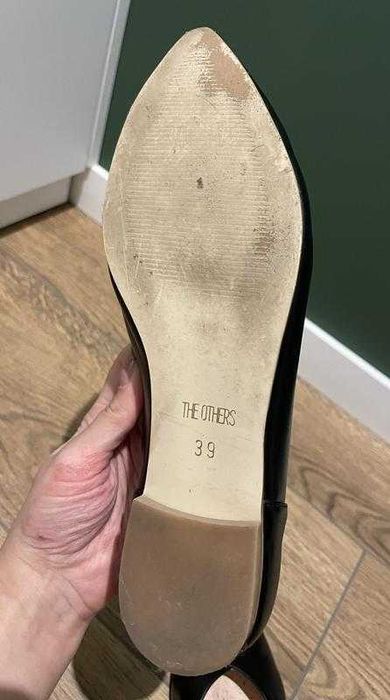 Витончені шкіряні балетки бренду The Others