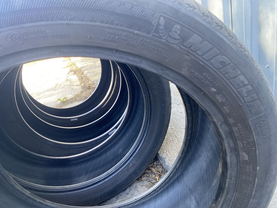 Продам резіну 255/45/19 2015года Michelin