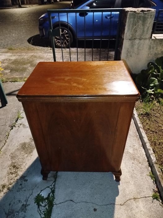 Móvel de máquina de costura