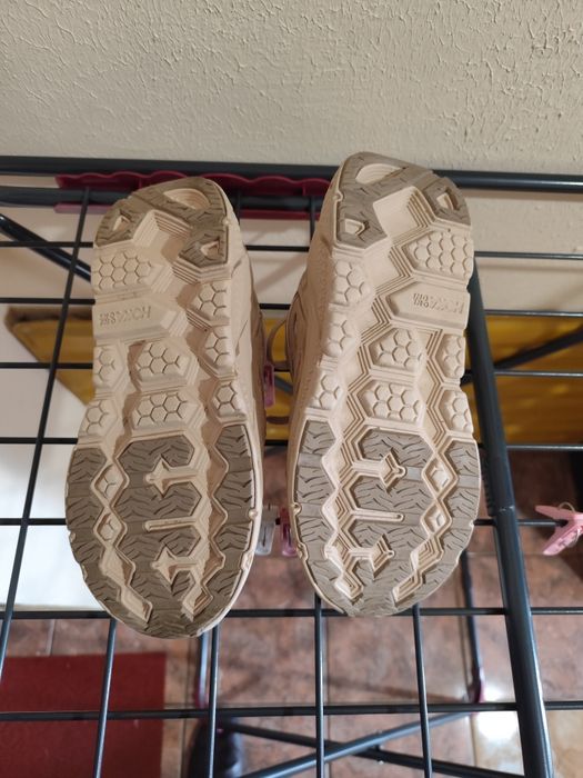 Продам кросовки HOKA новые 24размера