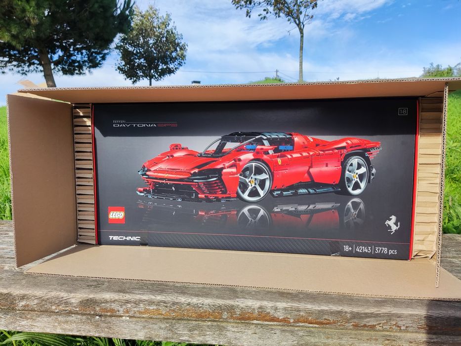 Lego Technic Ferrari Daytona SP3 42143