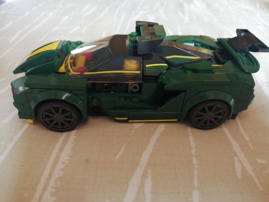 Vários Legos (carros e helicóptero)