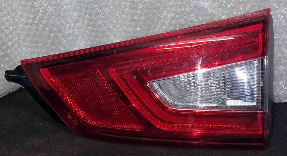 Farolim da Mala Direito - NISSAN QASHQAI I