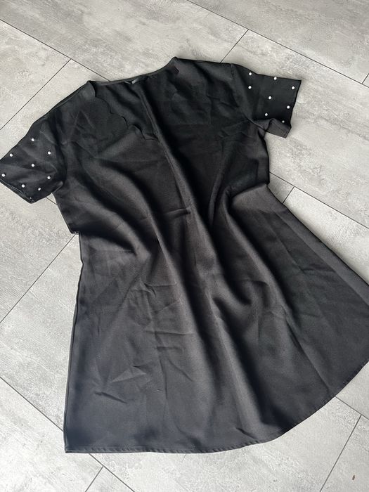 Czarna sukienka z perełkami na rękawkach rozmiar XL