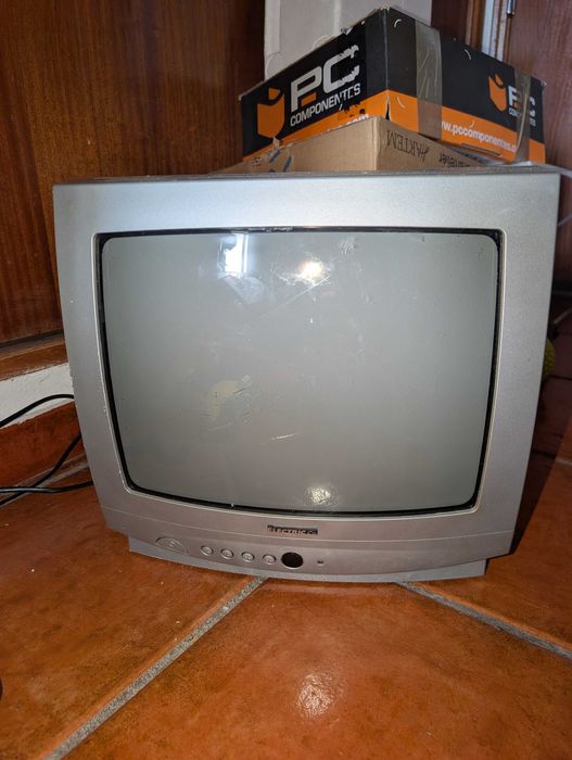 Televisão pequena ideal para cozinha