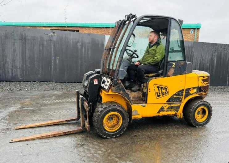 Телескопічний навантажувач JCB TLT 35D 4X4 + відео роботи