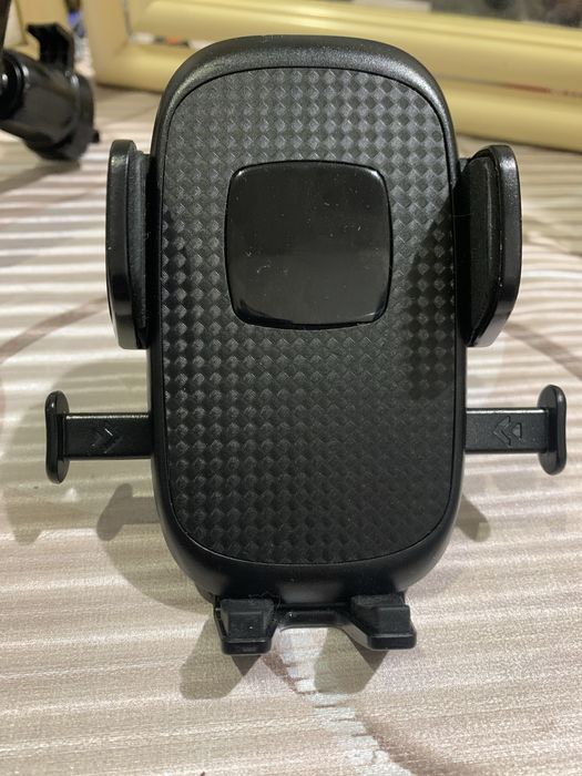 Автотримачи для телефону