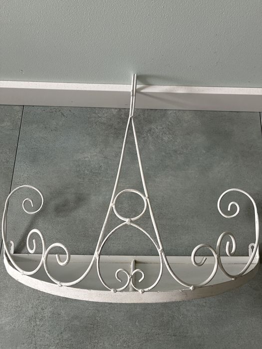 Stylowy kwietnik ścienny – półokrągły, metalowy, vintage