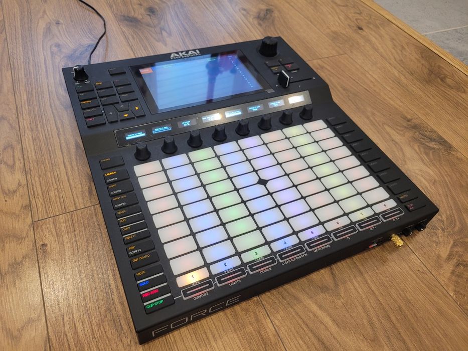 AKAI FORCE - Samodzielny system produkcji muzycznej
