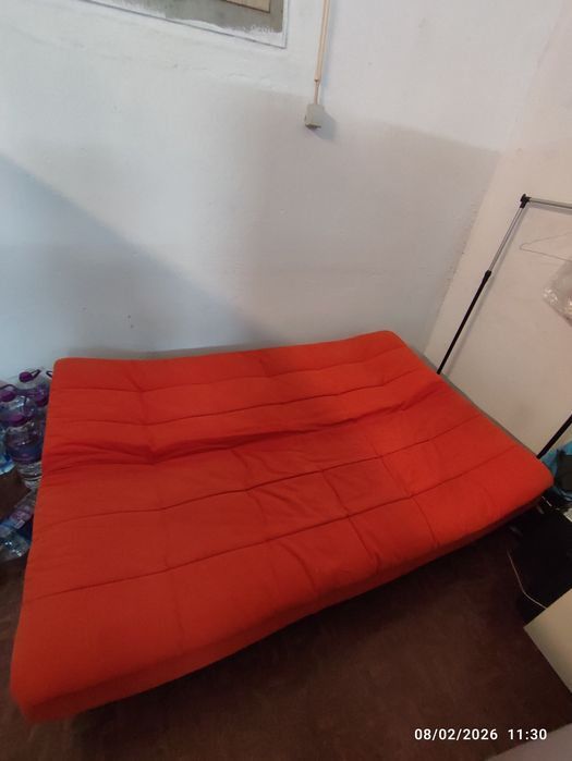 Sofá-cama em bom estado