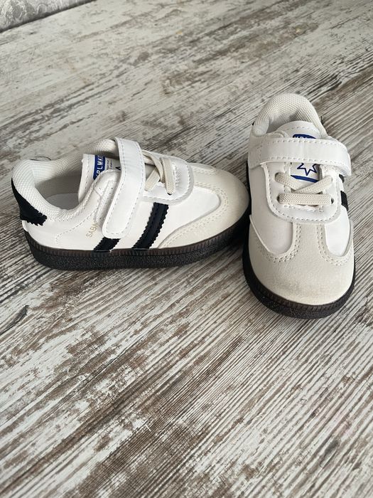 Кросівки підійдуть для дівчинки і хлопчика