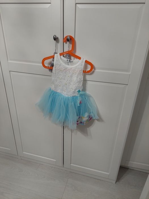 Sukieneczka elegancka 86/92 tiul nowa płatki róż na lato