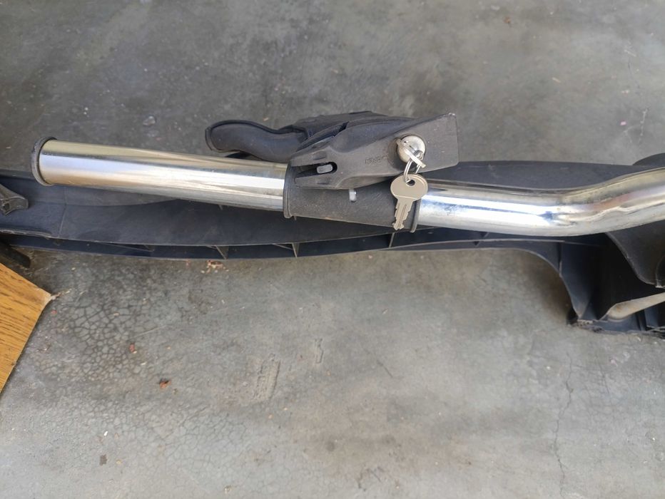 Suporte de bicicleta para fixar em barras de tejadilho com todos acessórios e  fechadura com chave
