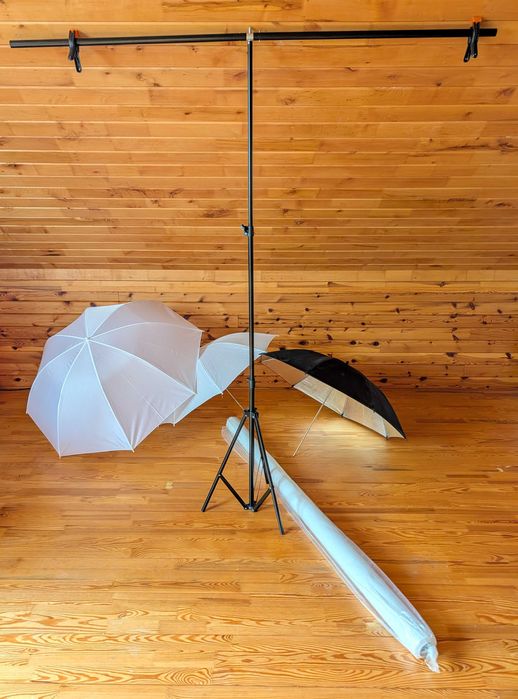 tło fotograficzne + statyw do tła + 3 parasolki