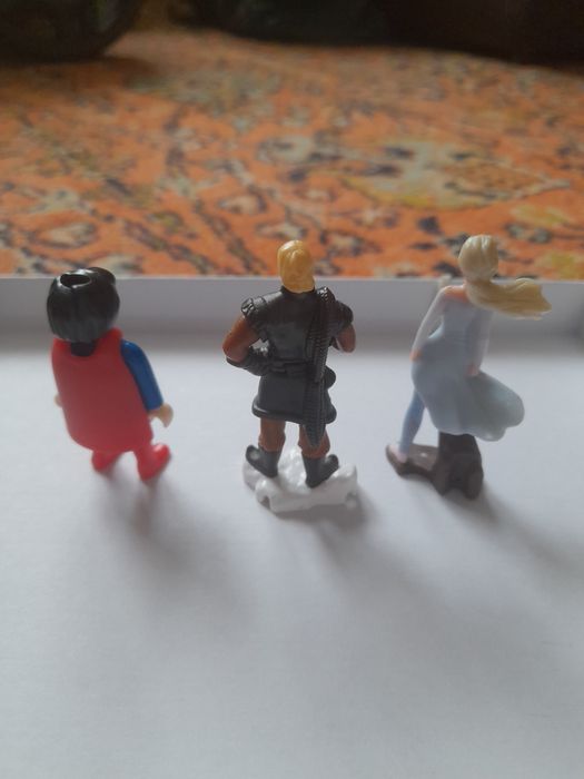 Іграшки з кіндер-сюрприза.