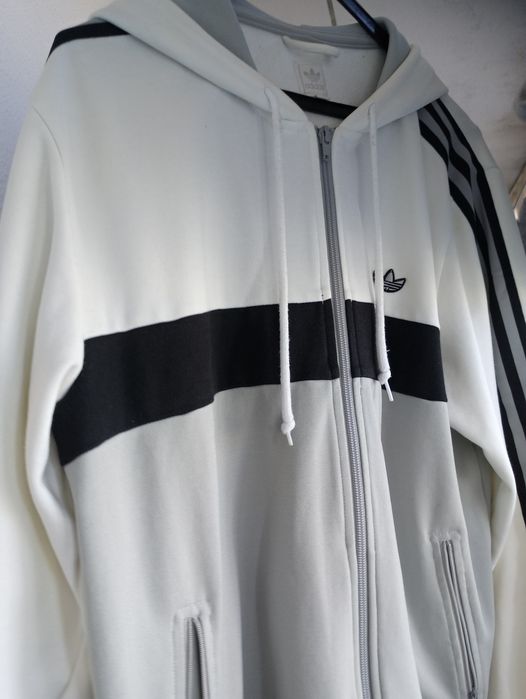 Casaco Adidas tamanho M sem uso