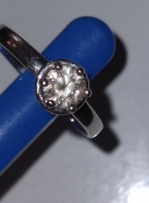 0,74кр кольцо с бриллиантом в белом золоте 585 проба