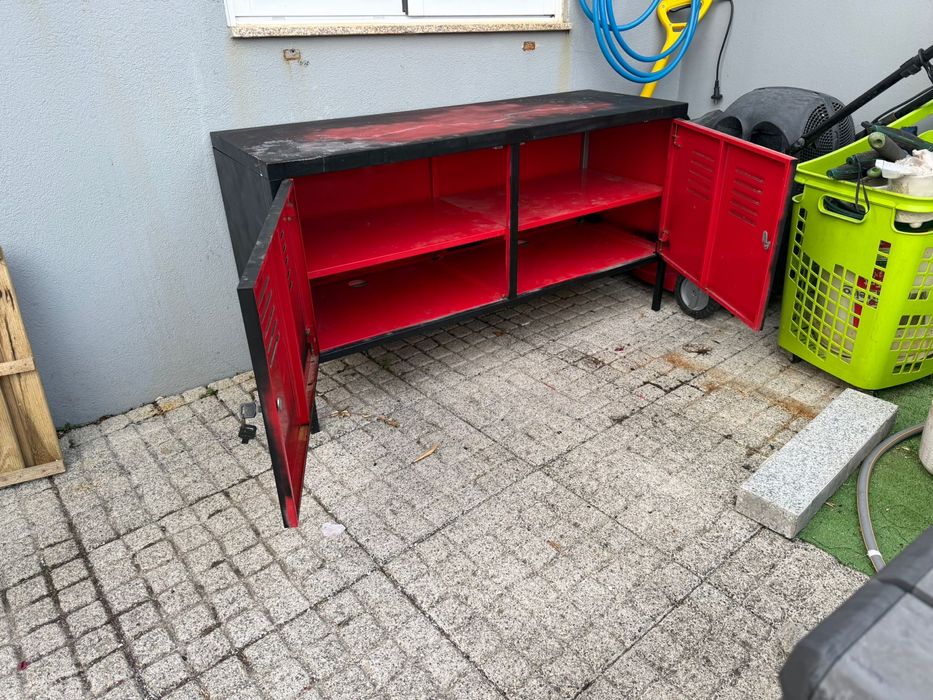 Movel Ikea vermelho/preto