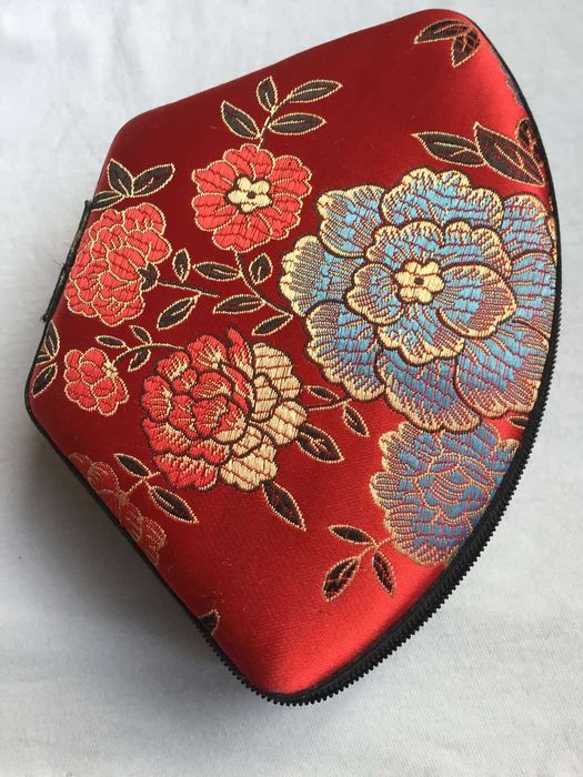 шкатулка для украшений бижутерии.