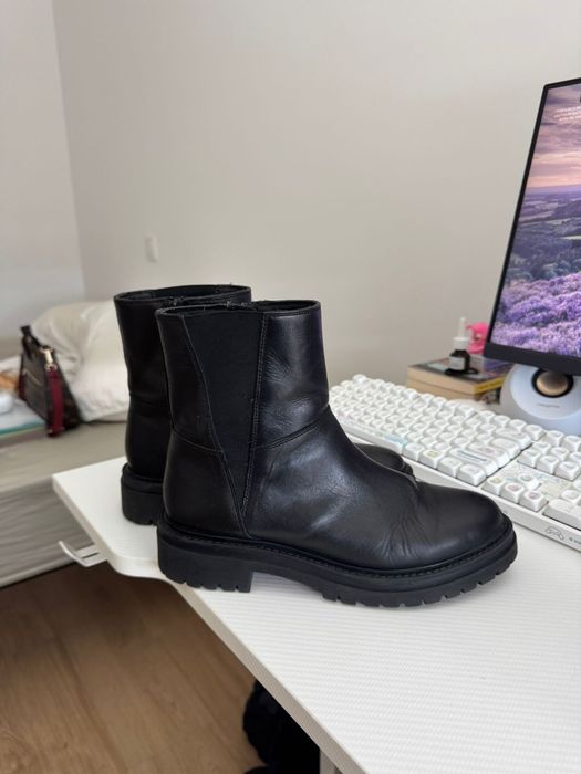 Bota de cano médio Geox
