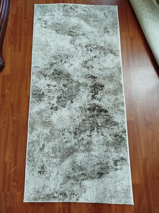 Килими (мармур, беж) нові.