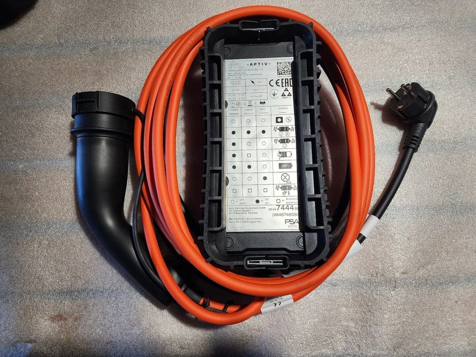 Оригинальный зарядний  пристрій кабель 6A  Peugeot Citroen Opel Fiat T