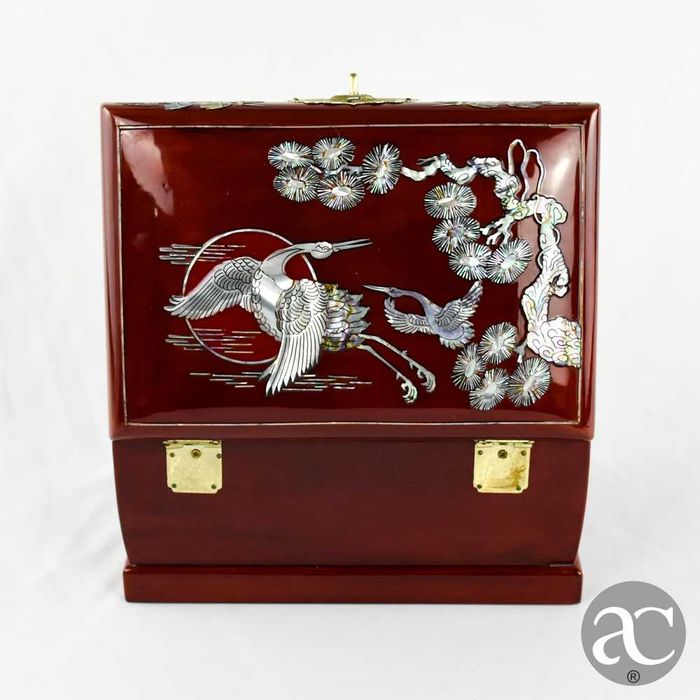 Caixa de música / guarda-joias em madeira com embutidos em madrepérola