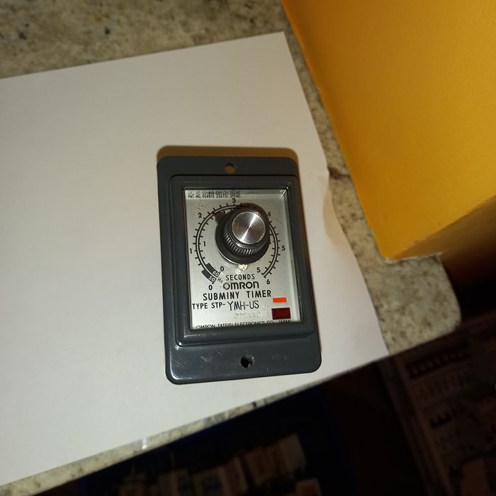 Regulator czasowy  STP-YMH-US Omron - made in japan + podstawka