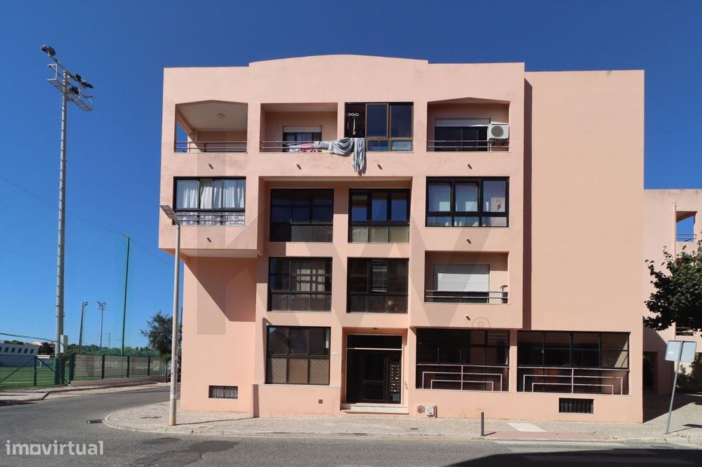 Apartamento T2 Totalmente Remodelado na Quinta do Rosário/Costa da Gui