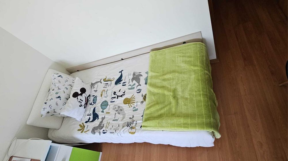 Duas camas + dois colchões (oferta de edredons e capas)