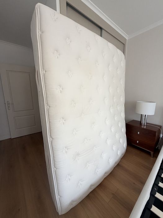 Cama de casal com colchao Molaflex Natura