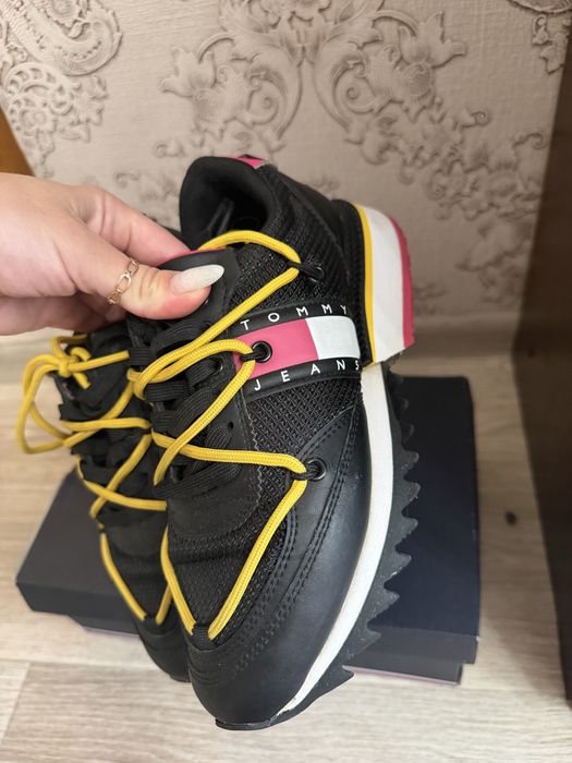 Кросівки Tommy Hilfiger 37розмір оригінал