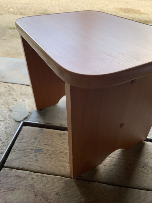 Маленький табурет (стілець)