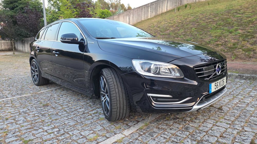 Volvo V60 D6 2.4 Plug-In Hybrid Summum – Full Extras – Estado Impecável