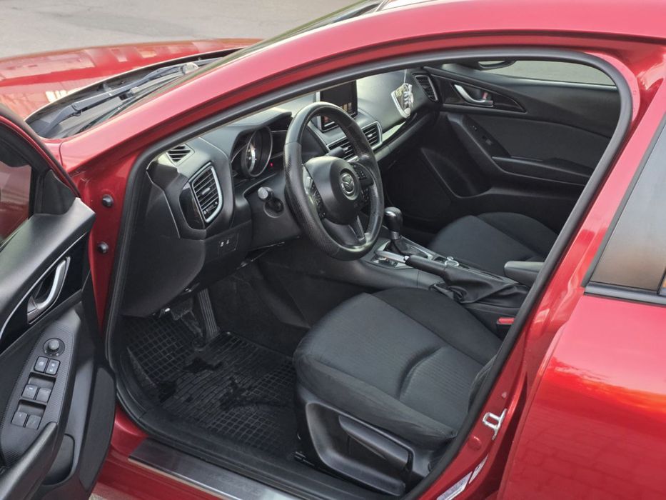 Авто Mazda 3 седан