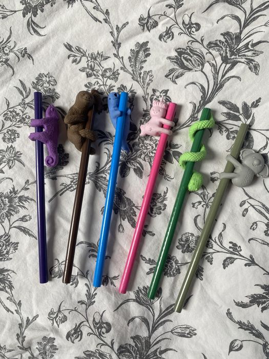 Zestaw olowkow z gumkami zwierzetami