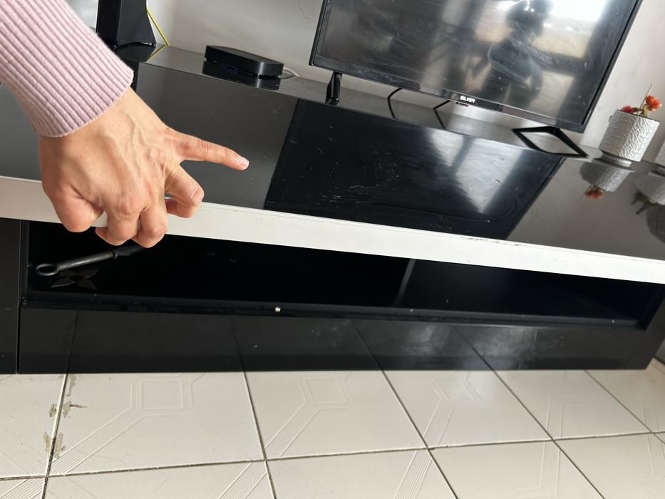 Movel de TV lacado preto