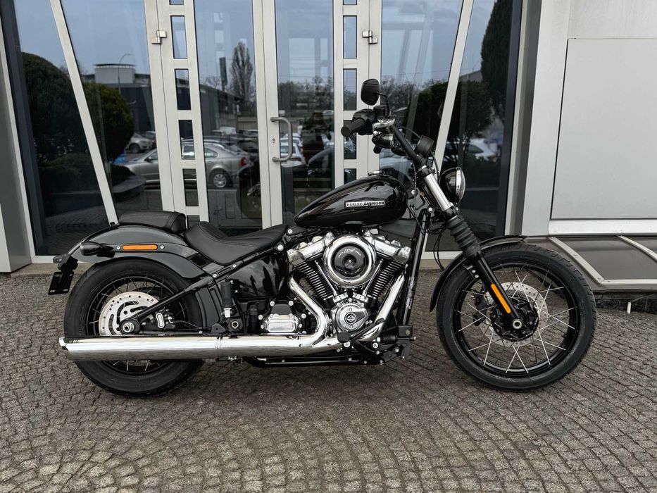 Новий Harley-Davidson Street Bob у кольорі Vivid Black