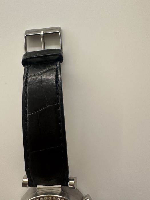 Relógio com pulseira preta